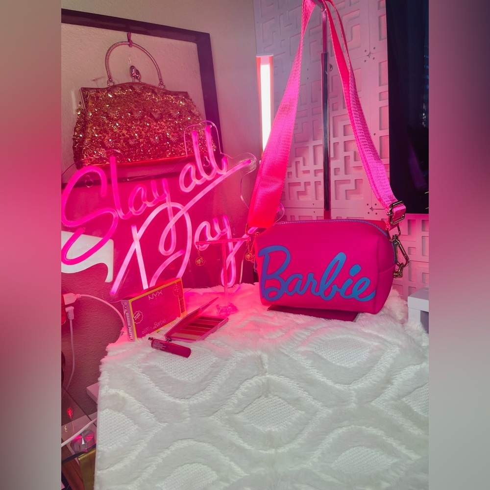 Barbie Bundle NYX Make Up/Earrings/Crossbody Cosmetic Bag - Picture 5 of 10